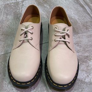 New w/o tags- Dr. Martens 1461 Beige Oxford Leather Shoes